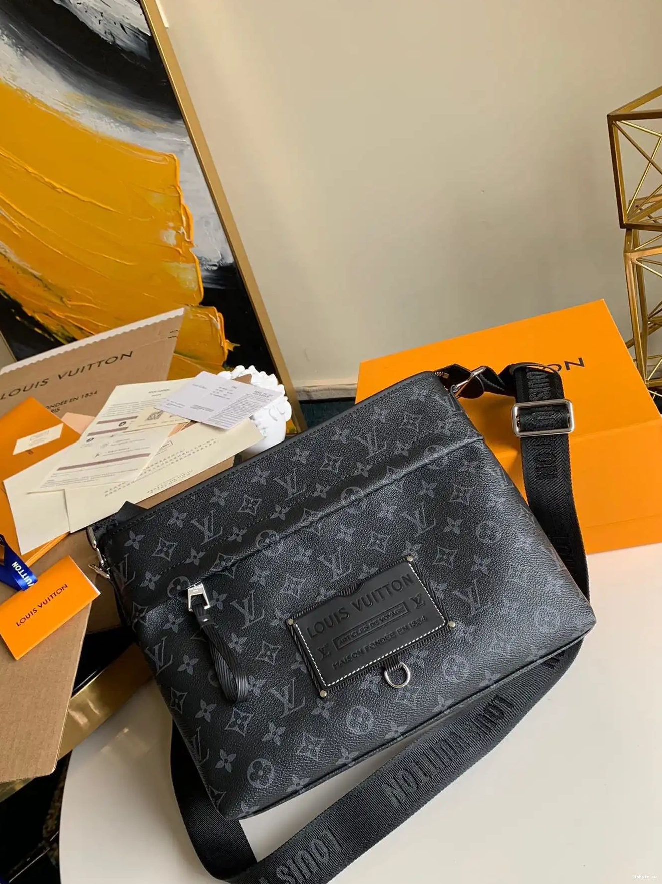 WIS LOUIS MESSENGER VUITTON BAG 0513